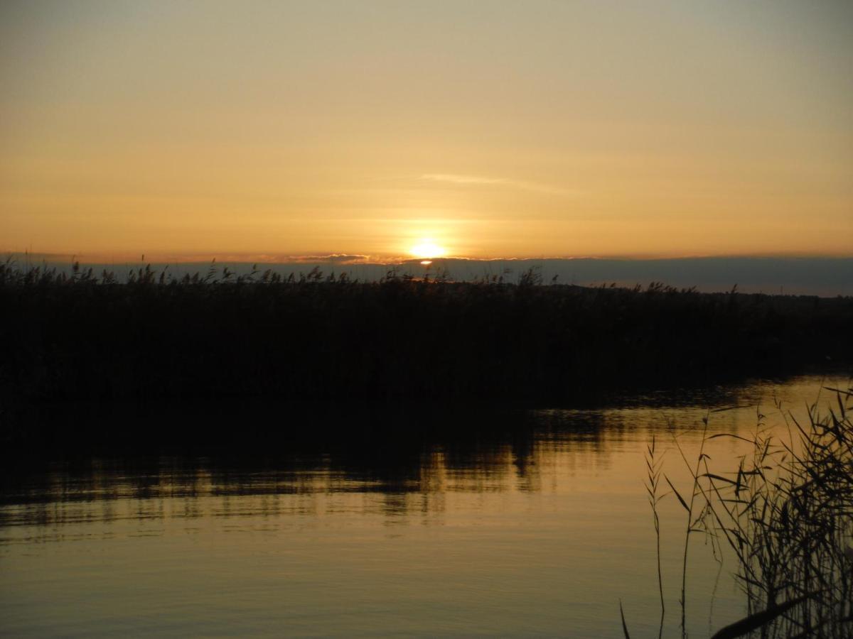 Pfahlbau Sunset I Toplage Elektroboot Inklusive รุสท์ ภายนอก รูปภาพ