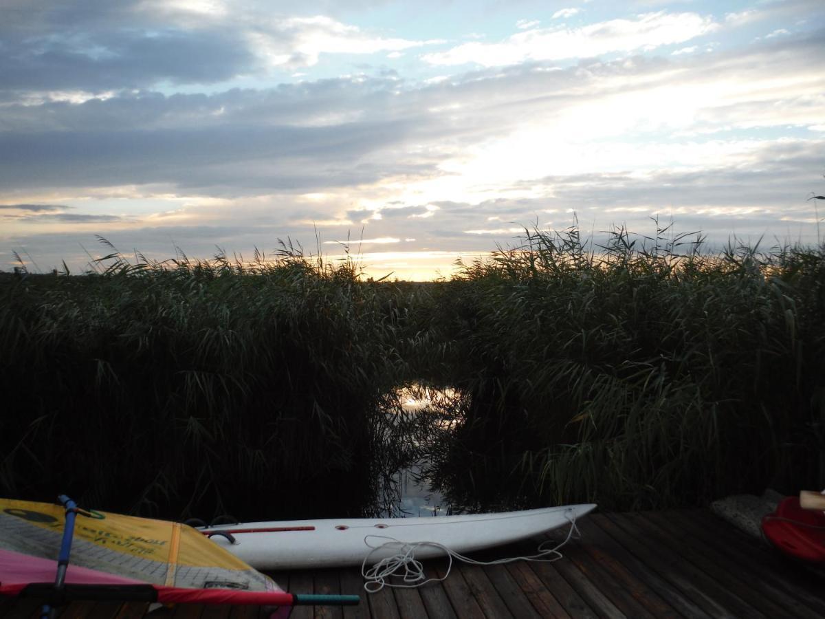 Pfahlbau Sunset I Toplage Elektroboot Inklusive รุสท์ ภายนอก รูปภาพ