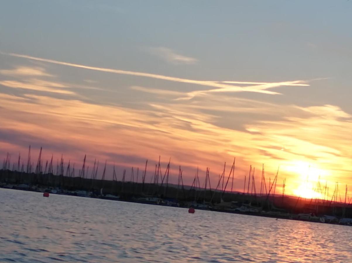 Pfahlbau Sunset I Toplage Elektroboot Inklusive รุสท์ ภายนอก รูปภาพ