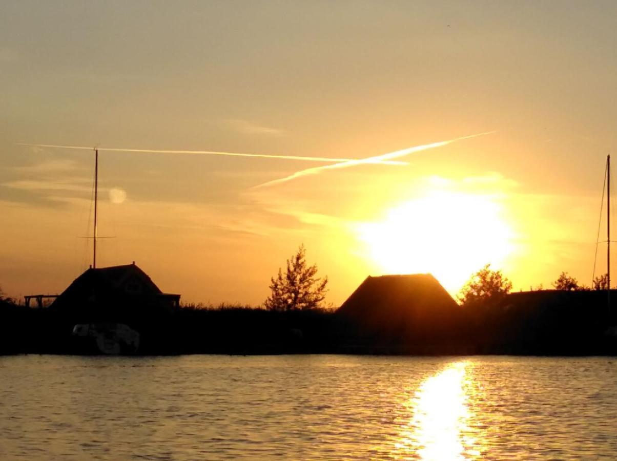 Pfahlbau Sunset I Toplage Elektroboot Inklusive รุสท์ ภายนอก รูปภาพ